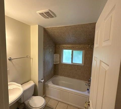 5th image of 215 Delhi Ave APT F