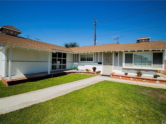 3rd image of 7945 Dahlia Cir