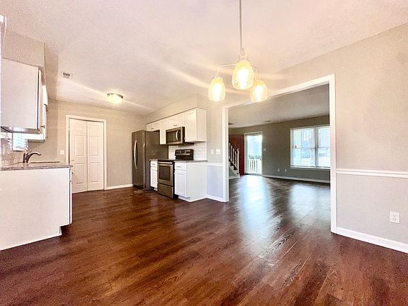 4th image of 105 Artesian Dr
