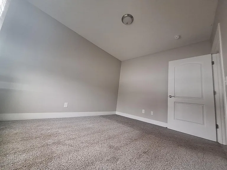 11290 Broadway St — Photo 57