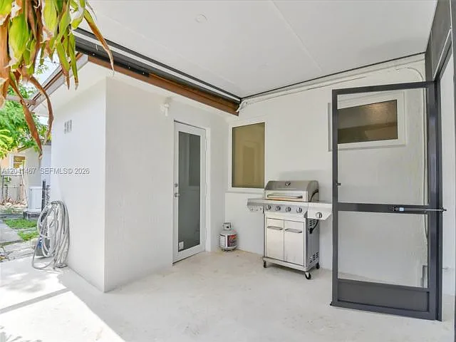 241 W 48th St — Photo 12
