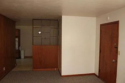 612 W Elm St — Photo 13