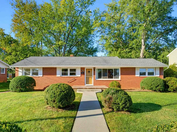 1820 N Talbott Pl, Waynesboro, VA 22980