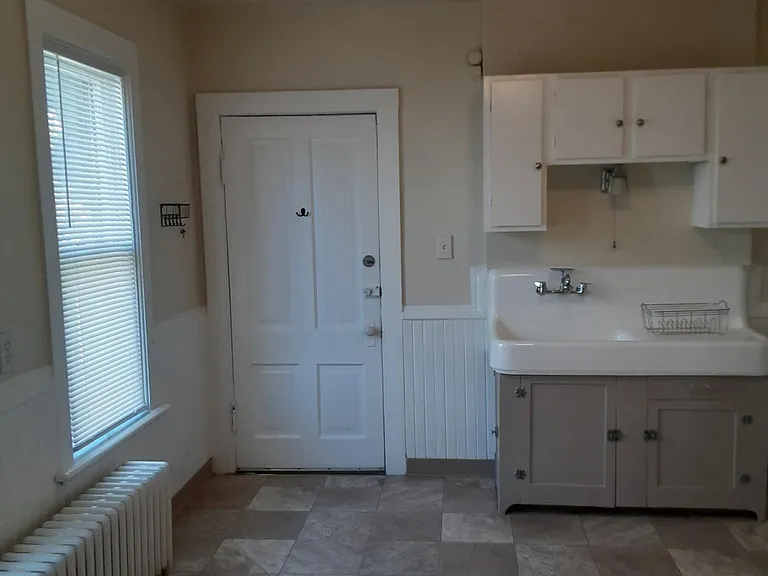 927 E Land Pl #A — Photo 10