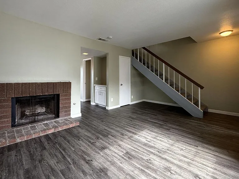 1013 W Linden St #11 — Photo 2