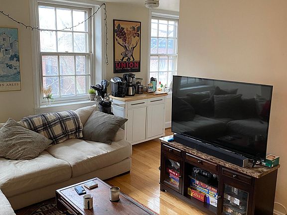 2nd image of 917 Pine St #300