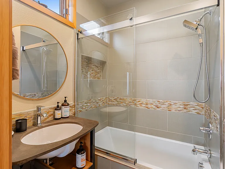 2537 NW Upshur St — Photo 27