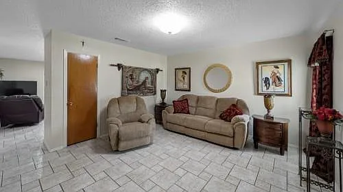 4000 Fir Ct — Photo 4