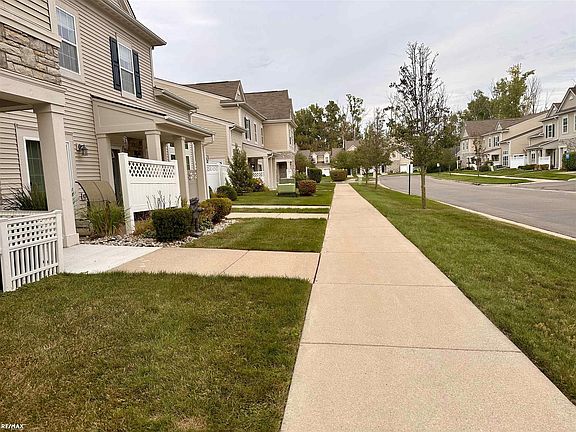 3rd image of 25905 Maritime Cir N