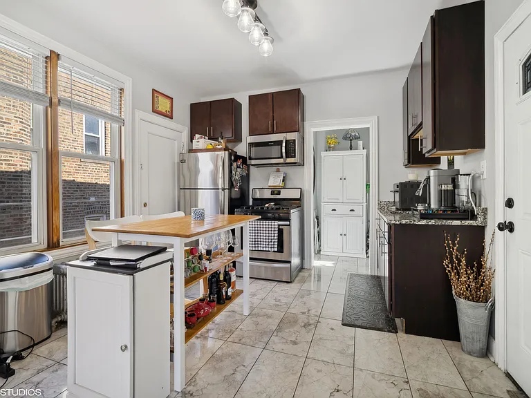 2439 N Harding Ave #2F — Photo 7