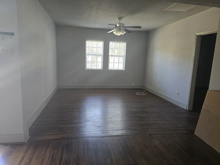 1009 N Preston St — Photo 6