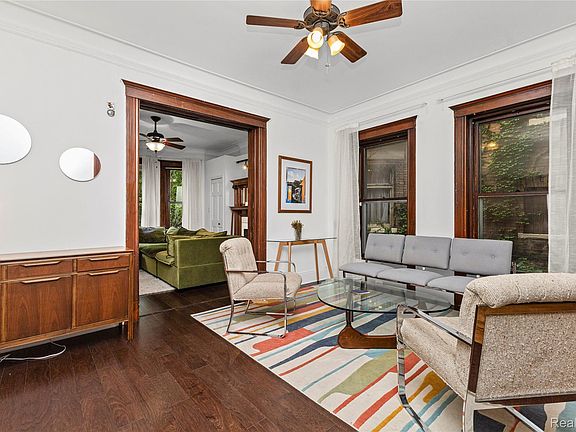 4th image of 658 W Forest Ave #1