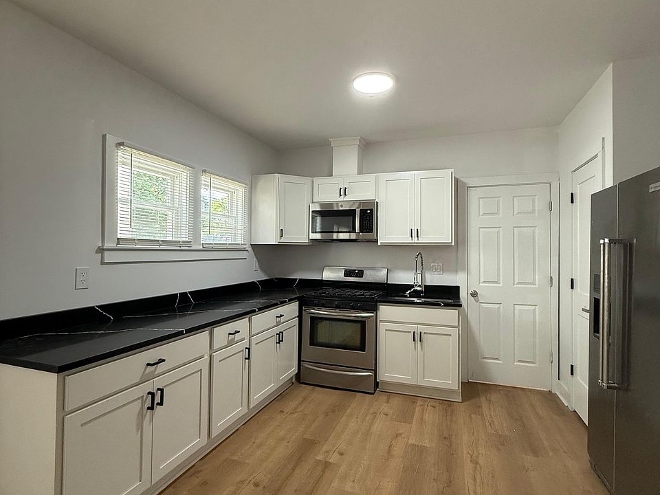 1st image of 10225 Bernard Ave #1