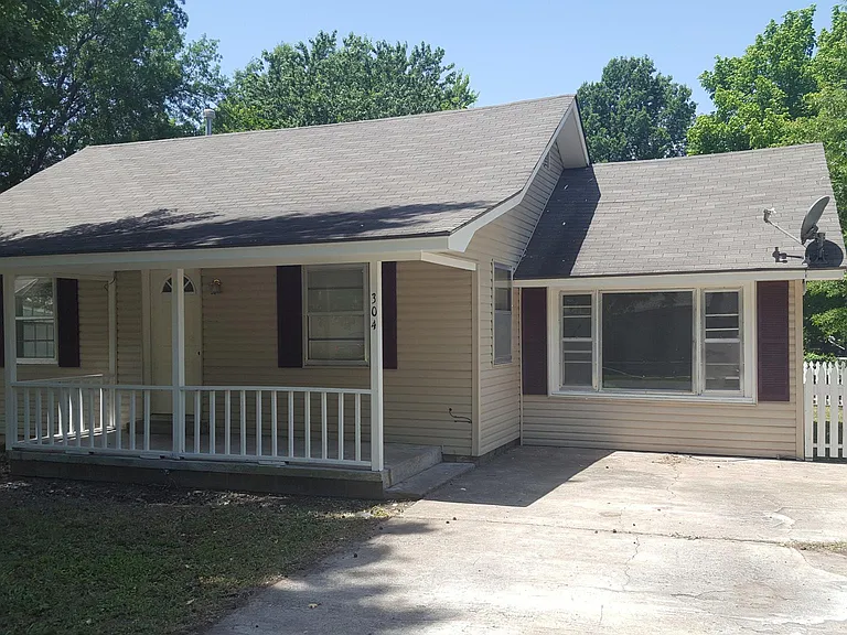 304 N Ora St — Photo 2