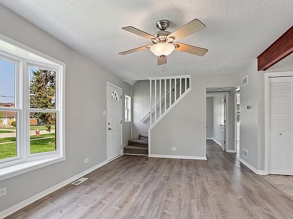 5th image of 8201 Natoma Ave