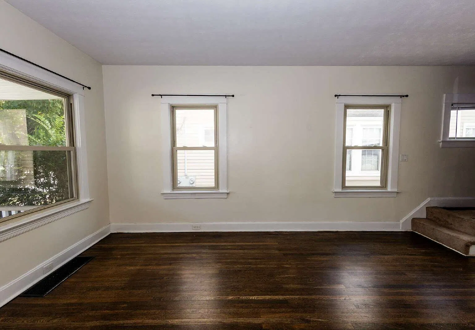 3 bed, 1.0 bath, 1226 sqft, $1,975 — Photo 4