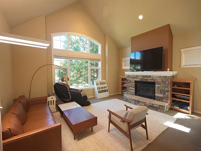 3438 NE Marion Ln — Photo 4