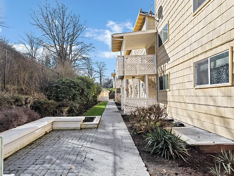 Harborview Apartments — Photo 7