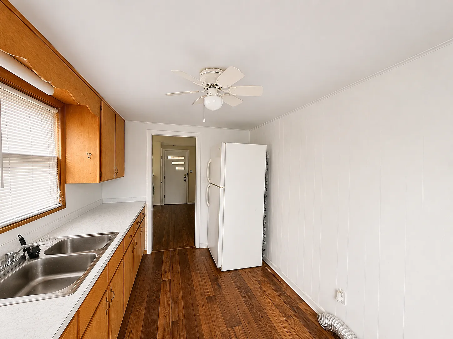 3 bed, 884 sqft, $1,800 — Photo 4