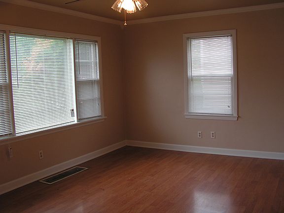 3rd image of 832 Marcellus Dr