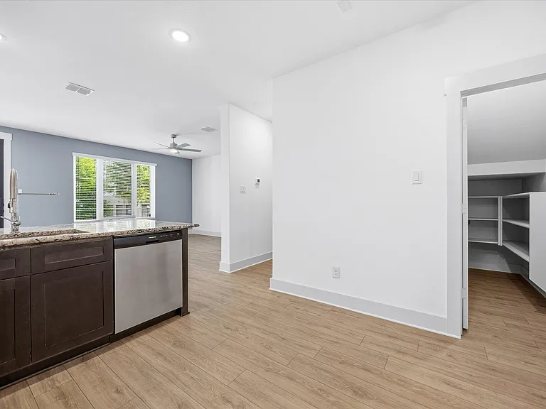 818 Trace Hawk Ln — Photo 3