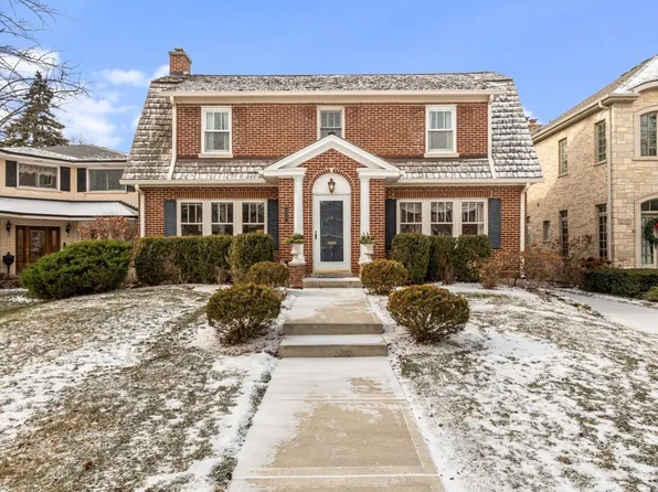 210 Wisner St, Park Ridge, IL 60068