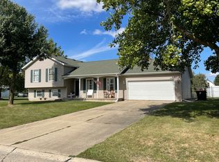16 Briarwood Dr, Danvers, IL 61732