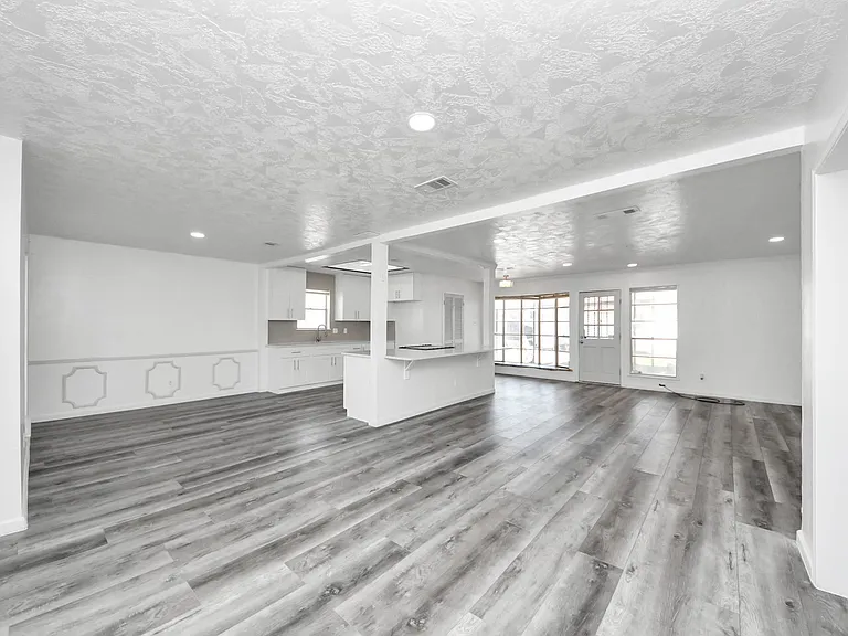 8011 La Roche Ln — Photo 10