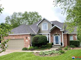 8010 Waterford Cir, Lincoln, NE 68506