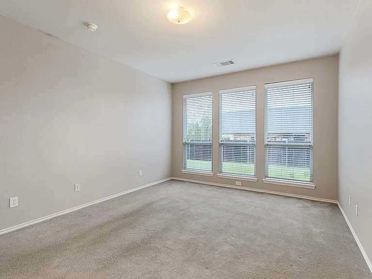 12913 Farmington Dr — Photo 14