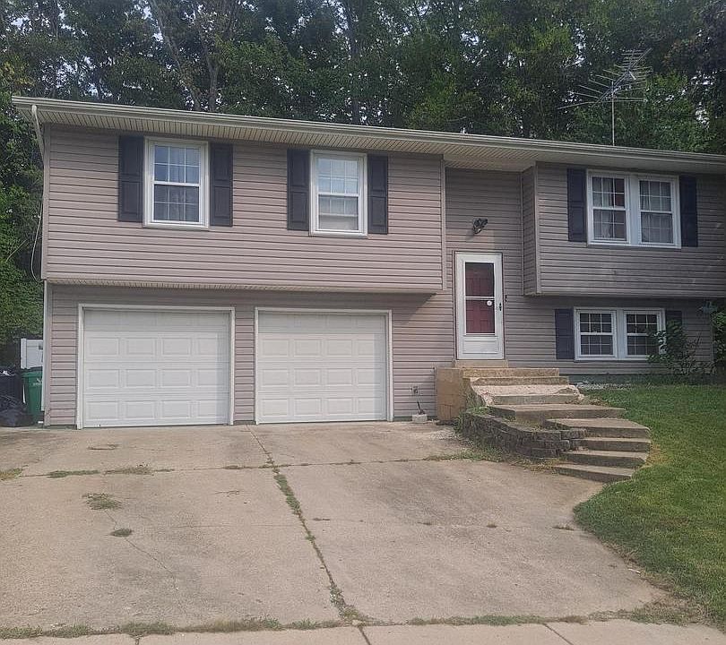 1st image of 10306 Queen Elizabeth Dr