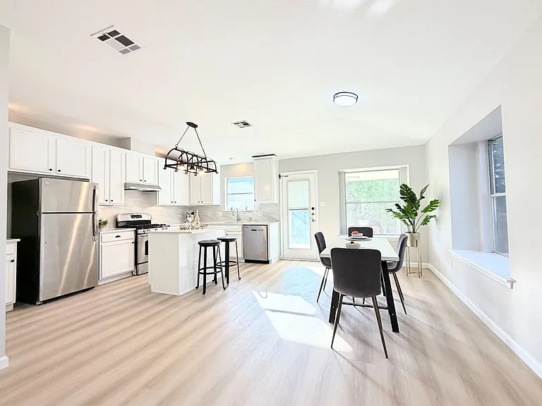 2417 Hallie Ln — Photo 17