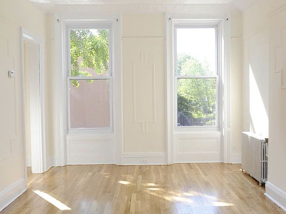 4th image of 371 Hoyt St APT 2