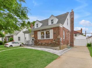 8519 250th St, Bellerose, NY 11426