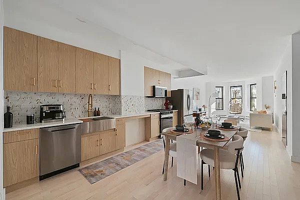 1st image of 385 Cornelia St #1