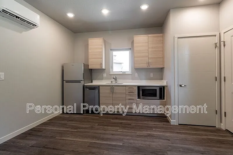 1 bed, 1.0 bath, $1,295 — Photo 4
