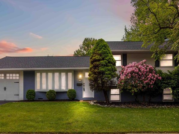 1114 Charles St, Mechanicsburg, PA 17055