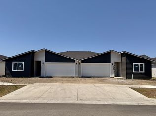 1701 N Selkirk Rd, Greenacres, WA 99016