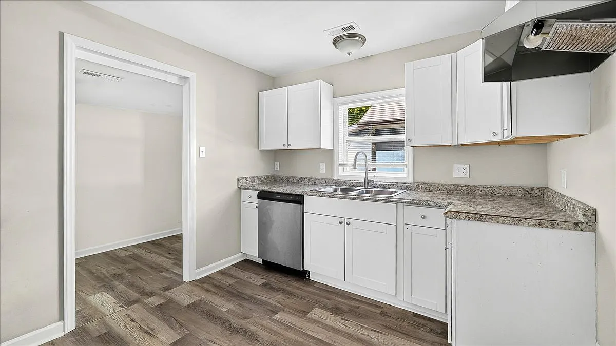 3 bed, 900 sqft, $1,225 — Photo 3
