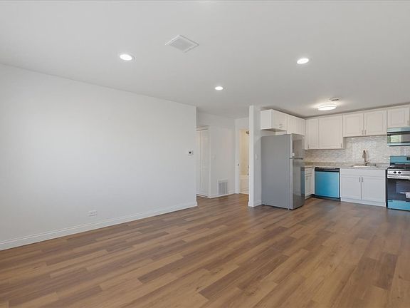 2nd image of 3846 25th Ave APT 3