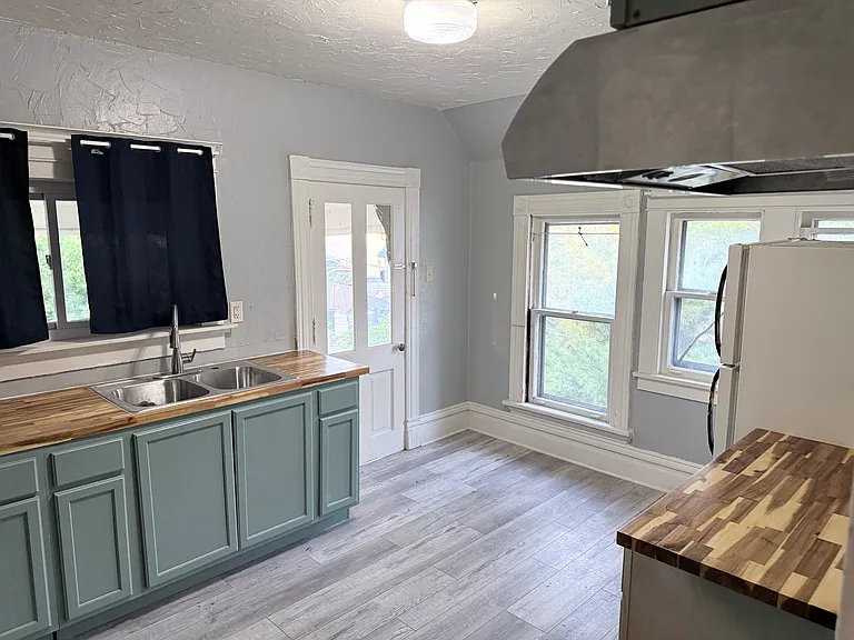 229 W Downer Pl #2 — Photo 8