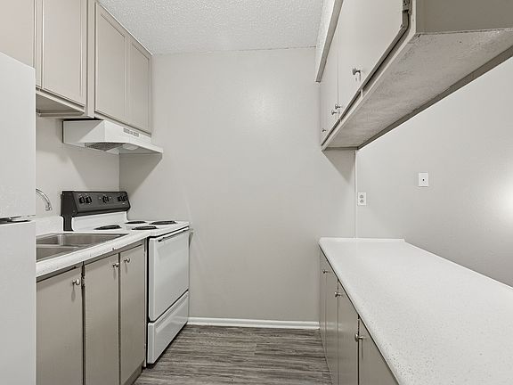 5th image of 3965 Penbrook St #9_129