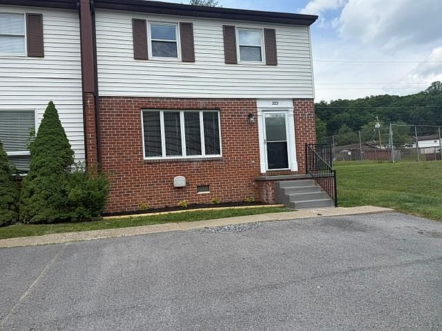 1st image of 323 Jasper Dr