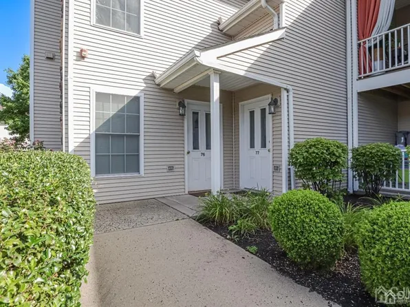 76 Chariot Ct, Piscataway, NJ 08854