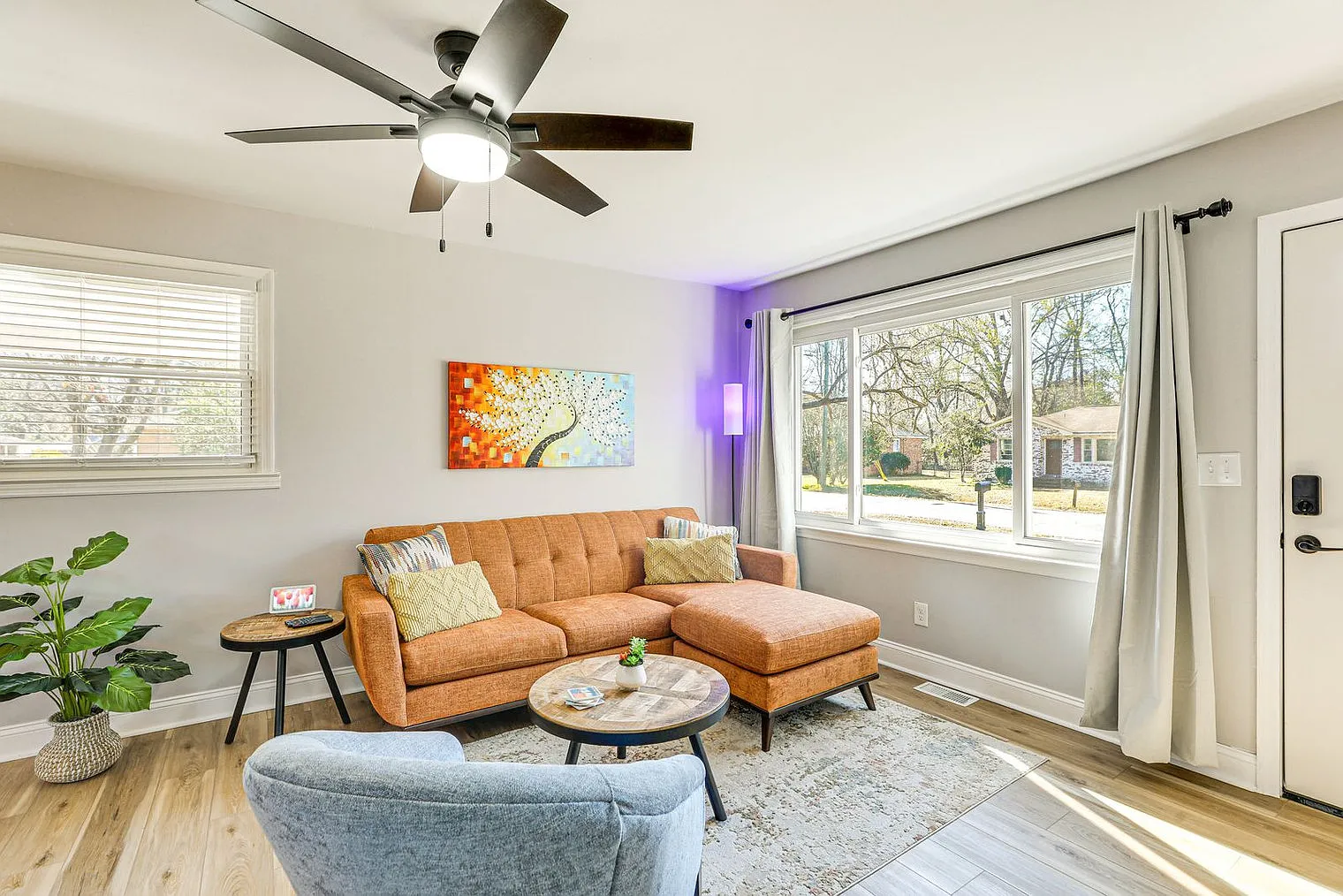 3 bed, 1.0 bath, 1097 sqft, $2,902 — Photo 1