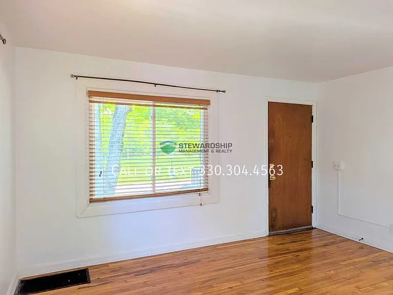 1512 Forest Ave SE — Photo 12