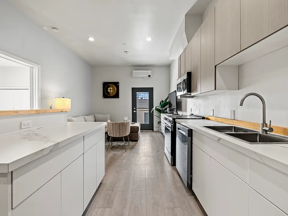 1915 S St #202