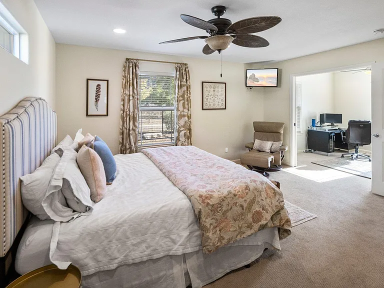 301 Hub Dr — Photo 20