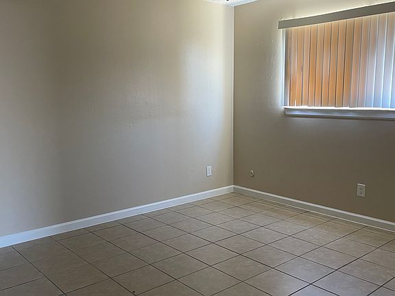 4th image of 3008 E Glen Dr