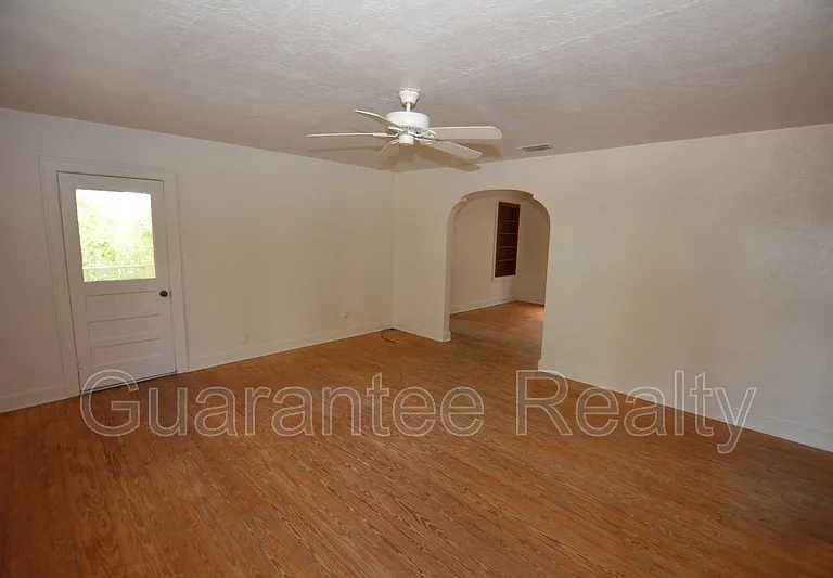 2246 SE 3rd Ave — Photo 4